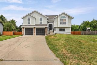 1106 Creekside Court, Raymore, MO 64083