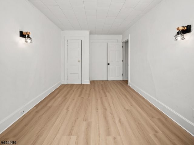 12 Clifford St, East Orange City, NJ 07018
