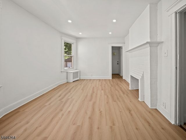 12 Clifford St, East Orange City, NJ 07018