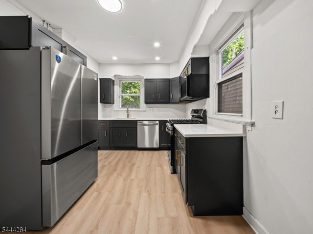 12 Clifford St, East Orange City, NJ 07018