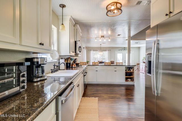 144 Sycamore Drive, Pass Christian, MS 39571