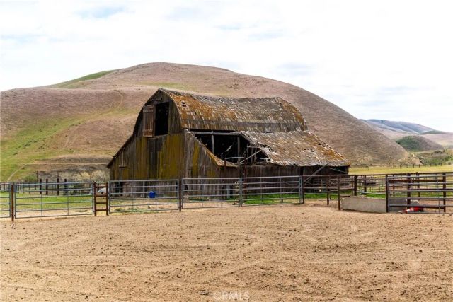 8050 Bitterwater Road, Shandon, CA 93461