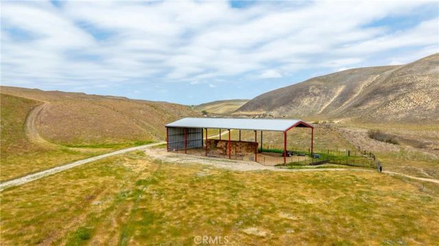 8050 Bitterwater Road, Shandon, CA 93461