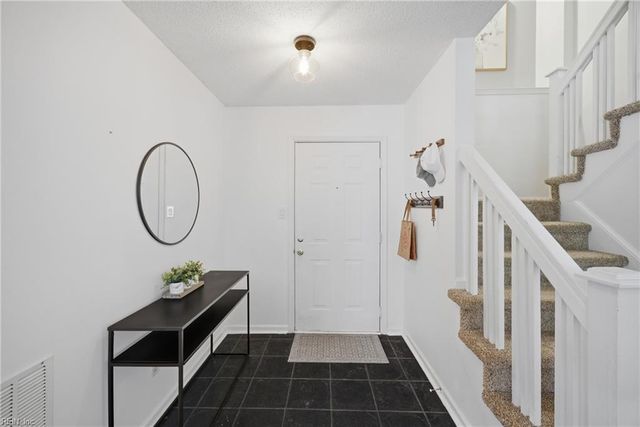 720 Inlet Quay Apt F, Chesapeake, VA 23320