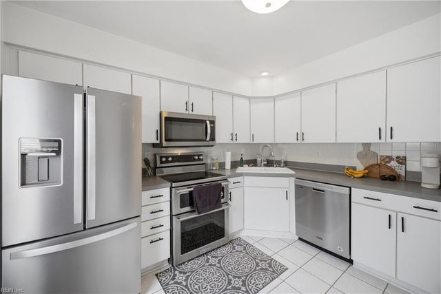 720 Inlet Quay Apt F, Chesapeake, VA 23320