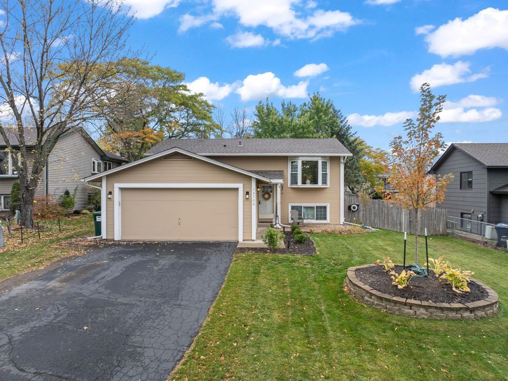 14709 Hillshire Lane, Burnsville, MN 55306