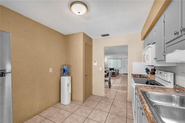 5155 9TH AVENUE N 211, St Petersburg, FL 33710