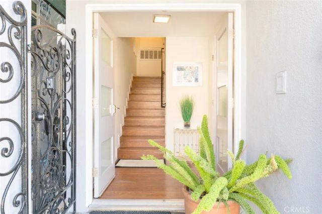 126 Neptune Avenue A, Hermosa Beach, CA 90254