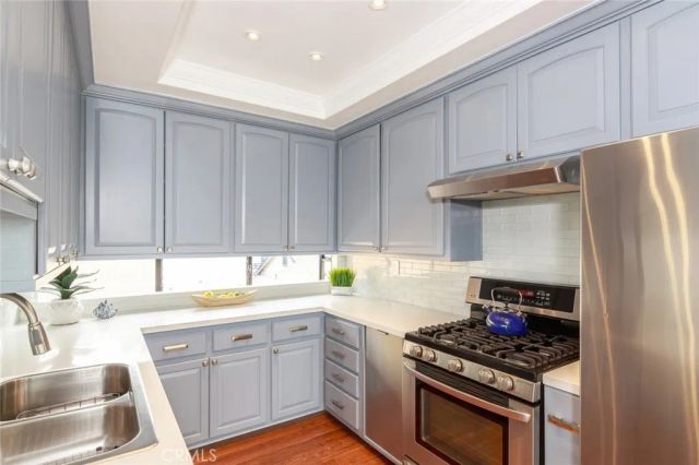 126 Neptune Avenue A, Hermosa Beach, CA 90254