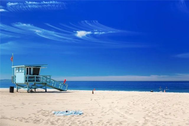 126 Neptune Avenue A, Hermosa Beach, CA 90254