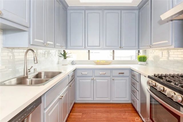 126 Neptune Avenue A, Hermosa Beach, CA 90254