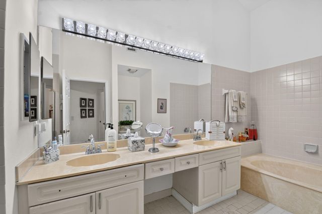 7573 Lexington Club Boulevard A, Delray Beach, FL 33446