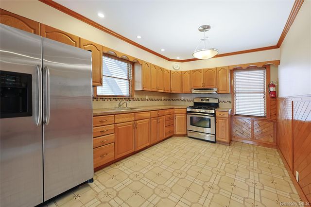 161-24 84th Avenue, Jamaica Hills, NY 11432