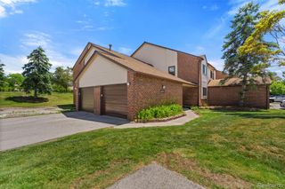 6680 Ridgefield Circle, West Bloomfield Charter Township, MI 48322