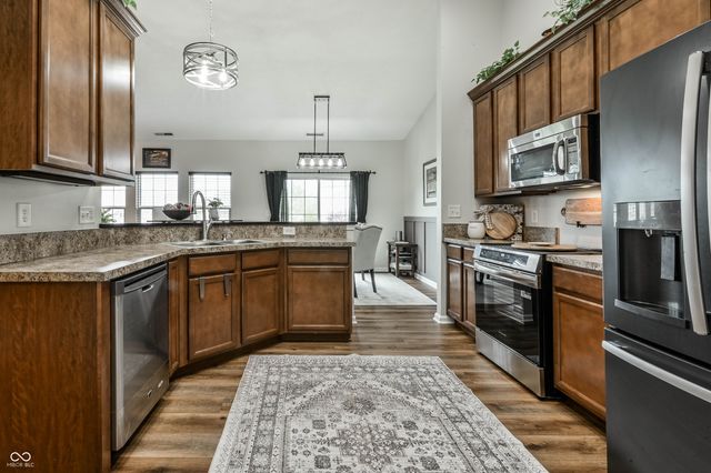 6432 W Waters Edge Court, Greenfield, IN 46140