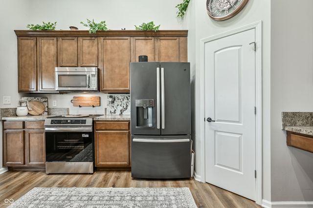 6432 W Waters Edge Court, Greenfield, IN 46140