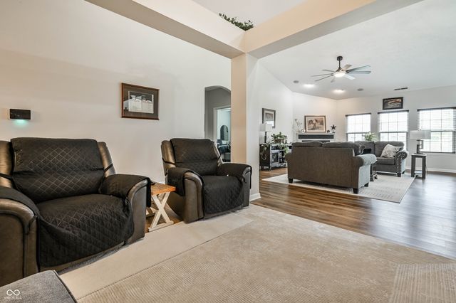 6432 W Waters Edge Court, Greenfield, IN 46140