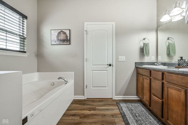 6432 W Waters Edge Court, Greenfield, IN 46140