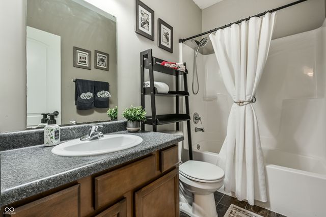 6432 W Waters Edge Court, Greenfield, IN 46140