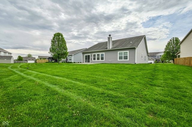 6432 W Waters Edge Court, Greenfield, IN 46140