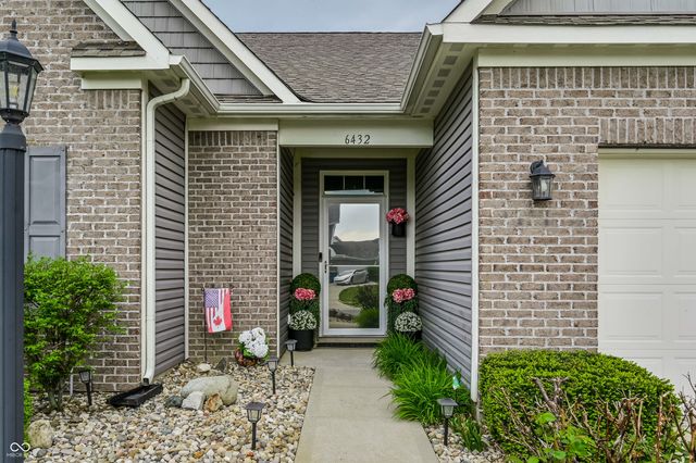 6432 W Waters Edge Court, Greenfield, IN 46140