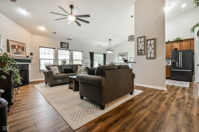 6432 W Waters Edge Court, Greenfield, IN 46140