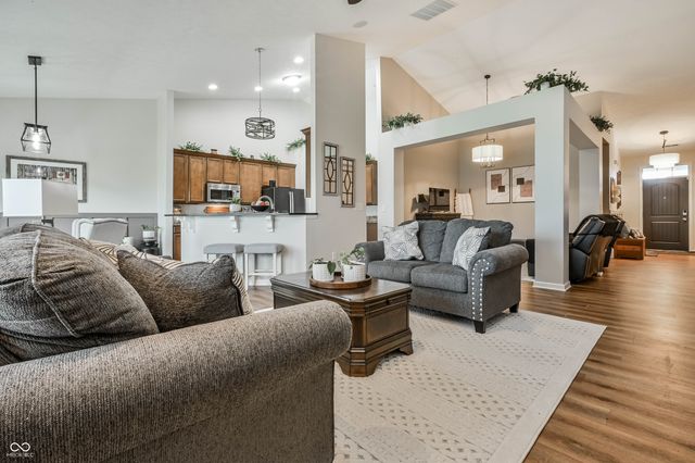 6432 W Waters Edge Court, Greenfield, IN 46140