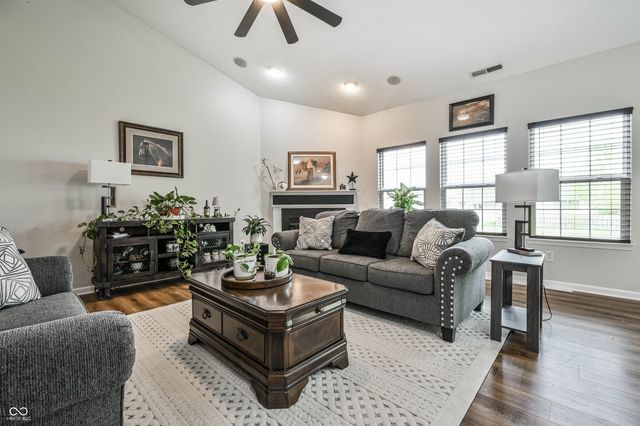 6432 W Waters Edge Court, Greenfield, IN 46140
