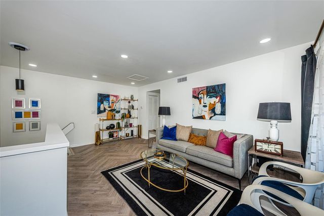 781 VILLAGE LAKE TERRACE N 101A, St Petersburg, FL 33716