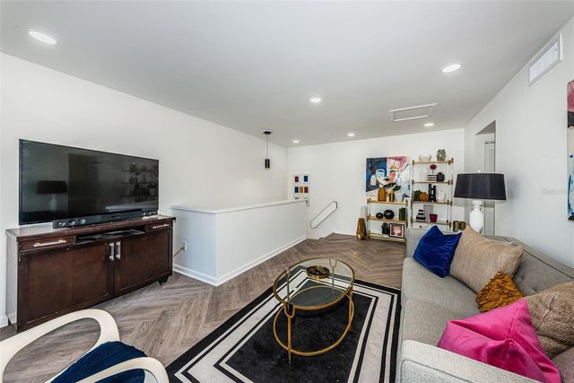781 VILLAGE LAKE TERRACE N 101A, St Petersburg, FL 33716