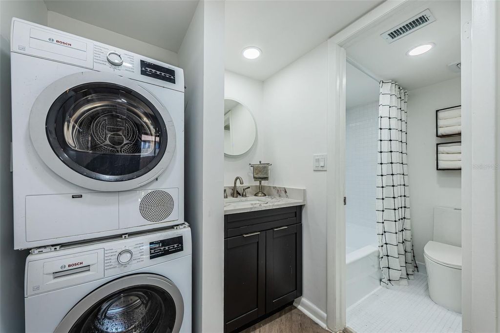 Image 21 of property listing at 781 VILLAGE LAKE TERRACE N 101A, St Petersburg, FL 33716