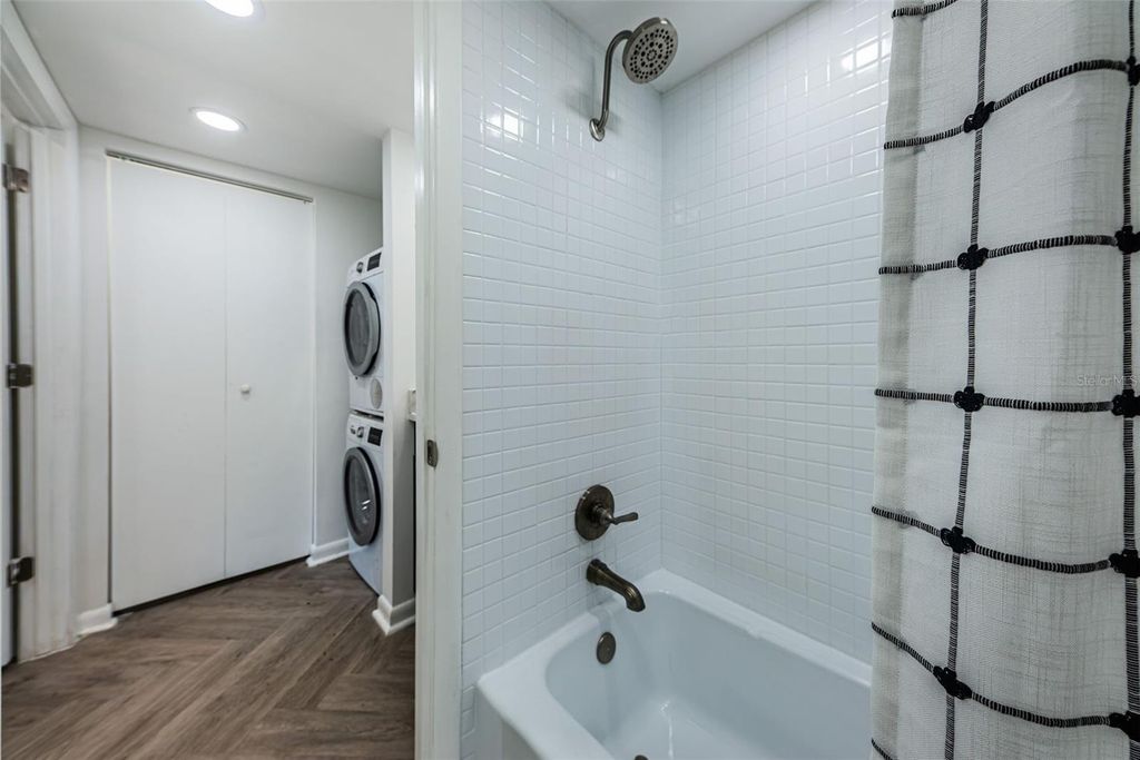 Image 22 of property listing at 781 VILLAGE LAKE TERRACE N 101A, St Petersburg, FL 33716