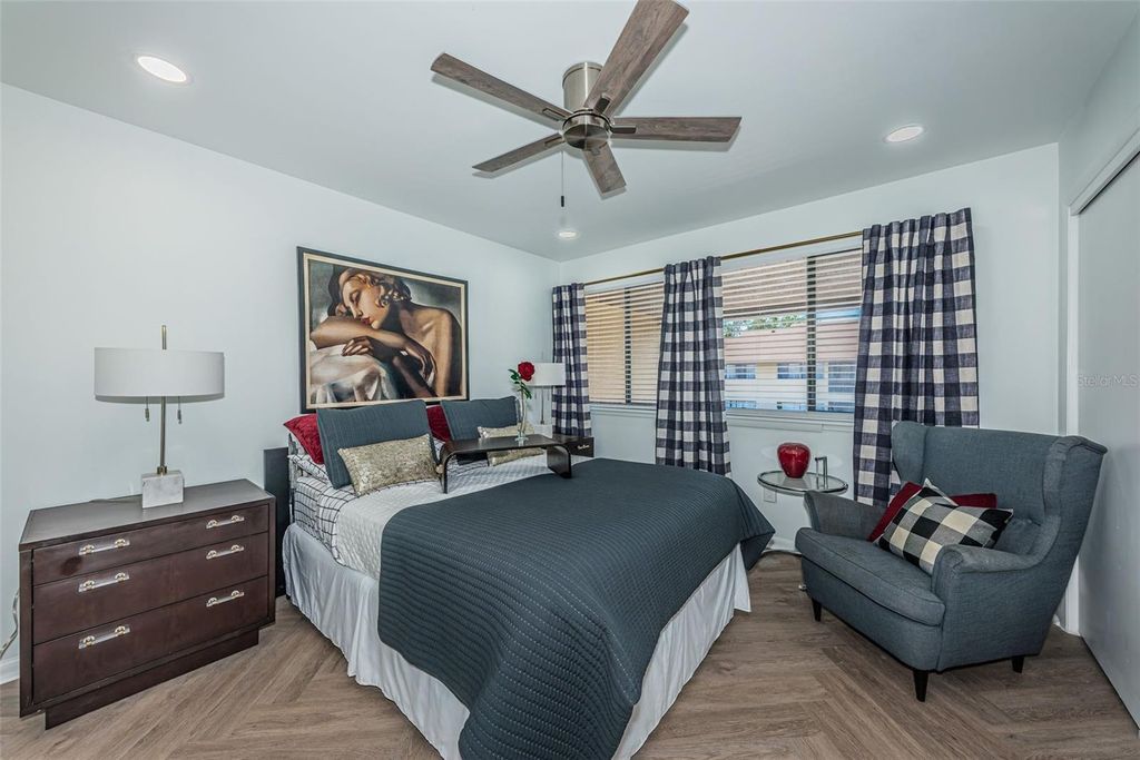Image 40 of property listing at 781 VILLAGE LAKE TERRACE N 101A, St Petersburg, FL 33716