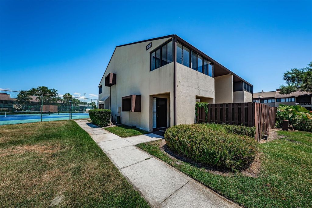 Image 5 of property listing at 781 VILLAGE LAKE TERRACE N 101A, St Petersburg, FL 33716