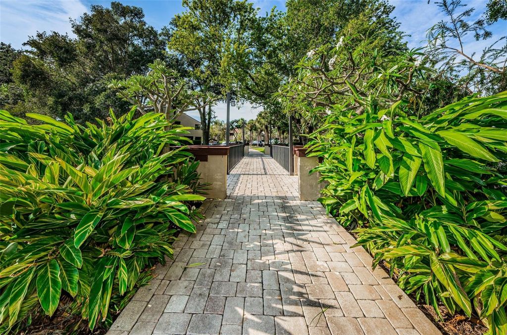Image 46 of property listing at 781 VILLAGE LAKE TERRACE N 101A, St Petersburg, FL 33716