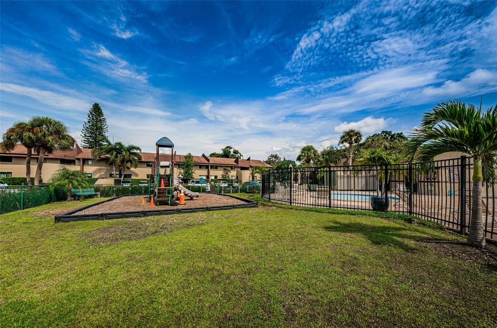 Image 62 of property listing at 781 VILLAGE LAKE TERRACE N 101A, St Petersburg, FL 33716