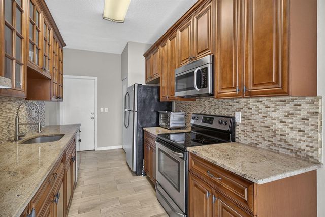 333 River Bluff Lane, Royal Palm Beach, FL 33411