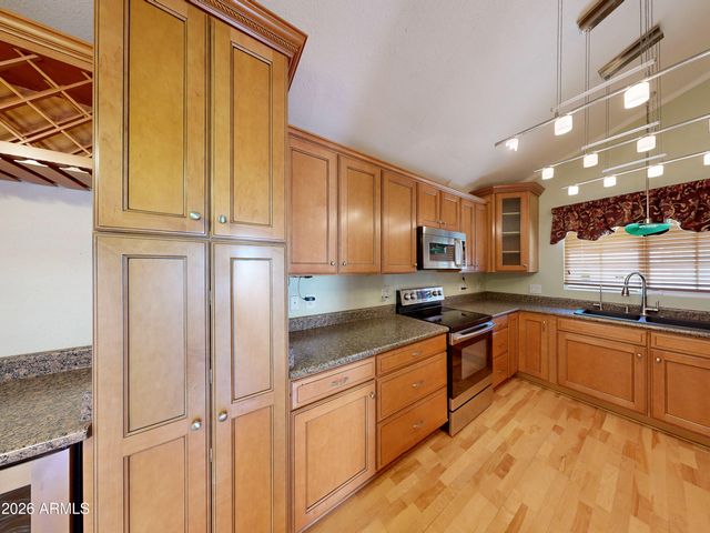 3018 W LUPINE Avenue, Phoenix, AZ 85029
