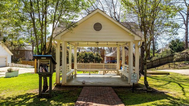 23 Saint Thomas Court, Little Rock, AR 72211