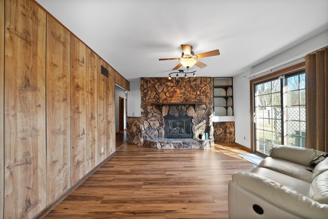 8913 22nd Street SW, Demotte, IN 46310