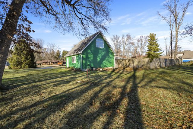 8913 22nd Street SW, Demotte, IN 46310