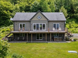1045 Ring Road, Waterbury, VT 05677