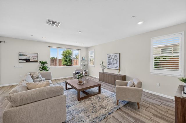 7502 TAPIRO Way, Sacramento, CA 95829