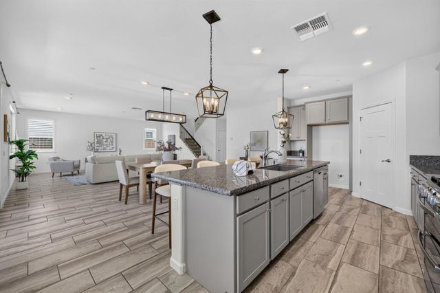 7502 TAPIRO Way, Sacramento, CA 95829