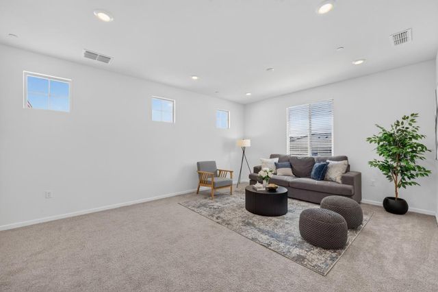 7502 TAPIRO Way, Sacramento, CA 95829
