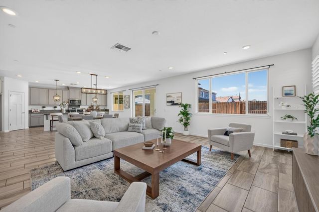 7502 TAPIRO Way, Sacramento, CA 95829