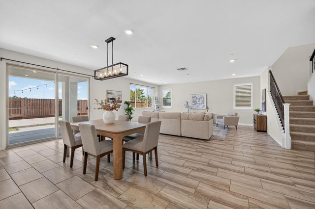 7502 TAPIRO Way, Sacramento, CA 95829