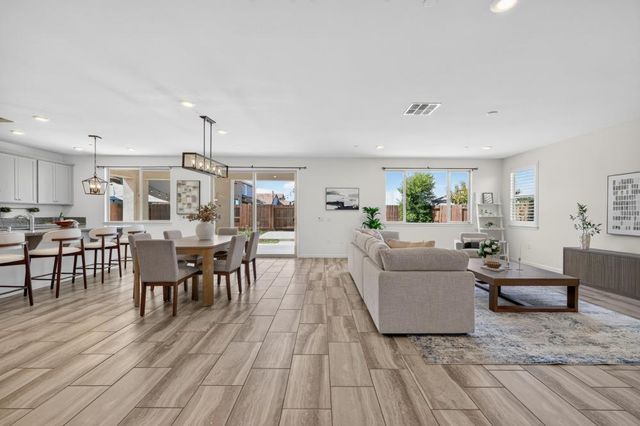 7502 TAPIRO Way, Sacramento, CA 95829