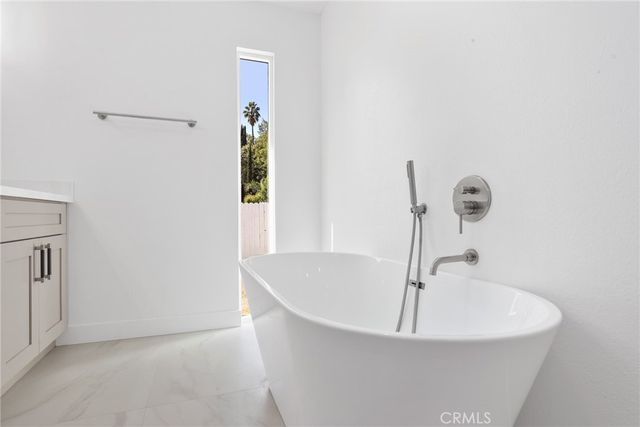 23312 Ostronic, Woodland Hills, CA 91367