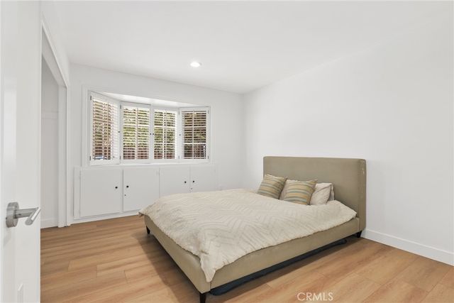 23312 Ostronic, Woodland Hills, CA 91367